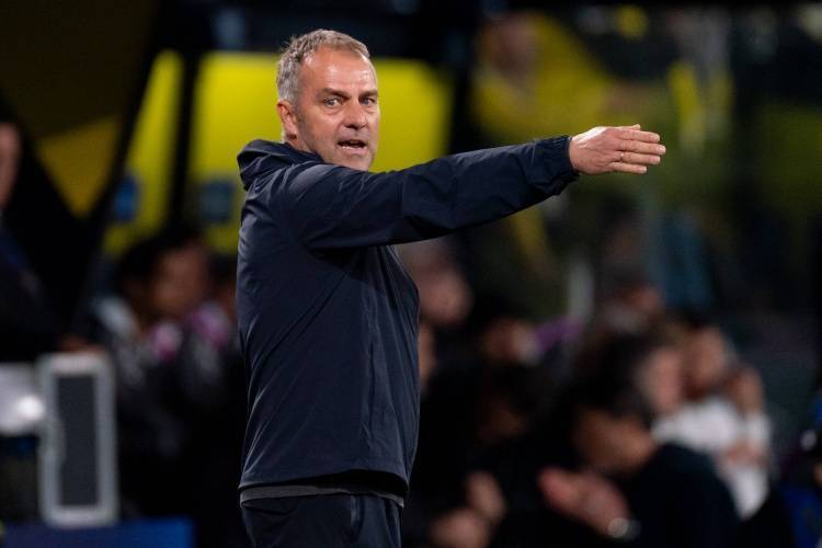 西甲爆冷夜！巴列卡诺争议判罚中阻截巴萨，主帅怒批VAR效率崩坏，弗里克点出门将封神时刻